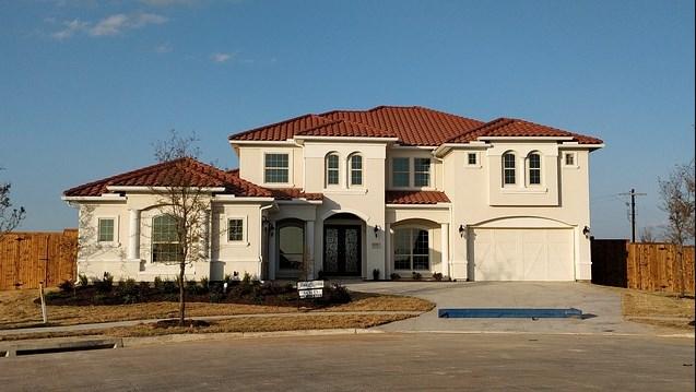 Pilih Mana Beli Rumah atau Tinggal di Rumah Mertua?