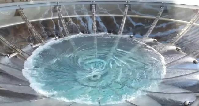 Pusaran Air di Singapura Ini Ada Air Terjun