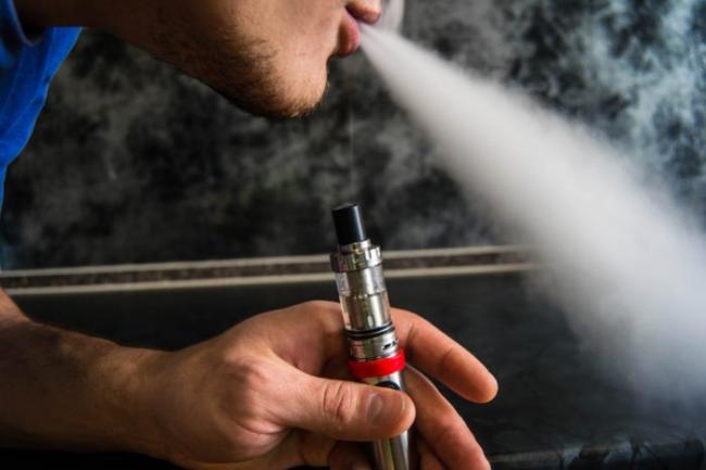 Belasan Bulan Pakai Vape, Paru-Paru Remaja 18 Tahun Ini Penuh Lubang