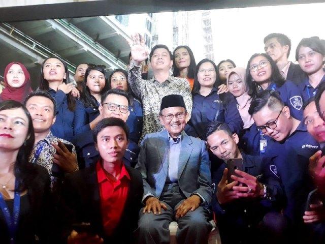 BJ Habibie Wafat, Pengusaha di Batam Serukan Kibarkan Bendera Setengah Tiang