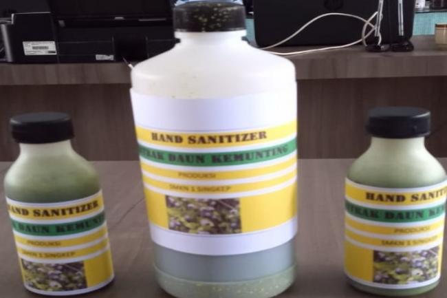 Siswa SMKN 1 Singkep Bikin Hand Sanitizer Ekstrak Daun Kemunting