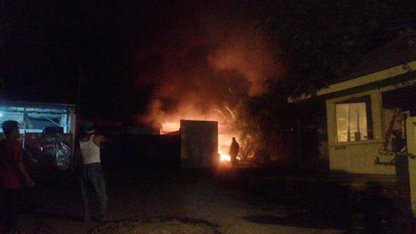 4 Unit Gudang Cat Terbakar, Kerugian Diduga Miliaran Rupiah