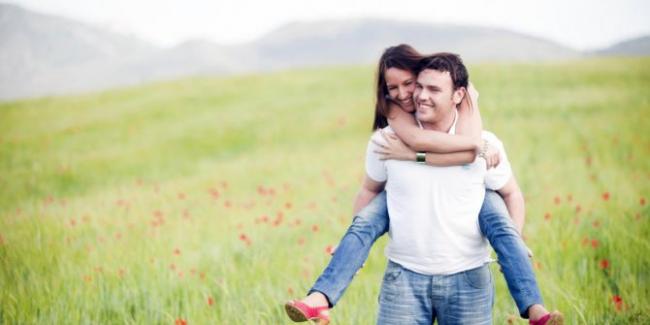 Benarkah Tinggi Badan Suami Berpengaruh pada Kebahagiaan Istri?