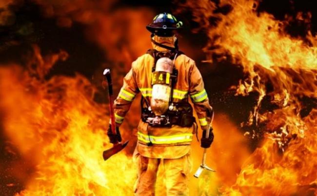 Petugas Pemadam Kebakaran Tewas saat Berjibaku dengan Api