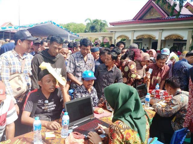 Warga Karimun Terima 2.236 Sertifikat Tanah Gratis, Bupati Rafiq Bersyukur