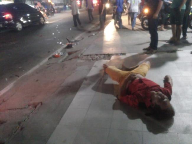 Pemotor Kritis Tabrak Mobil yang Dikendarai Polantas di Karimun