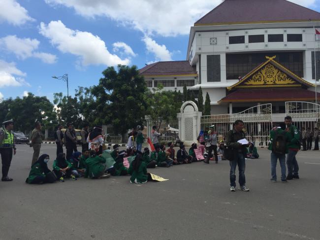 Aksi Mahasiswa di Gedung DPRD Batam Minta Dewan Kawal Kasus Dendi Purnomo