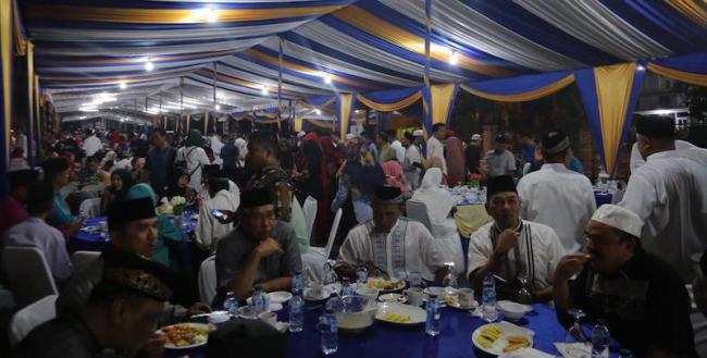 Ribuan Orang Hadiri Buka Bersama di Kediaman Wali Kota Batam