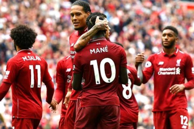 Liverpool Gasak Huddersfield 5-0, Si Merah Puncaki Klasemen