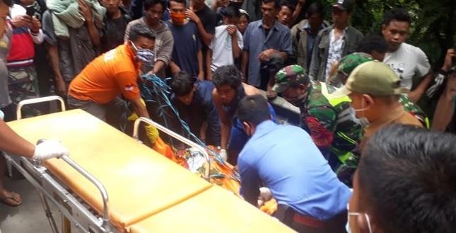 Kaki Dirantai, Mayat Pria Bertato `Doa Ibu` Ditemukan Mengambang di Sungai