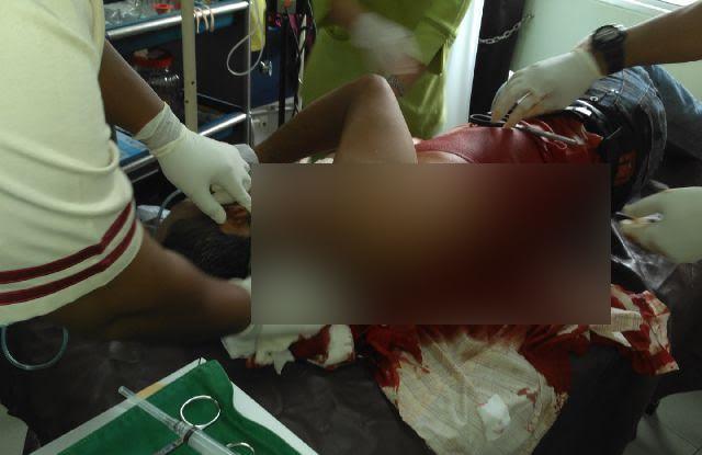 [BREAKING NEWS] Seorang Pria Berlumuran Darah Ditikam di Bengkong Sadai 