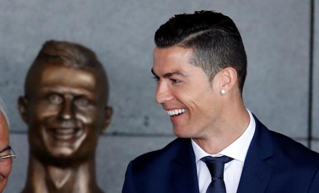 Patung "Mengerikan" Ronaldo, Memicu Tawa Media Sosial