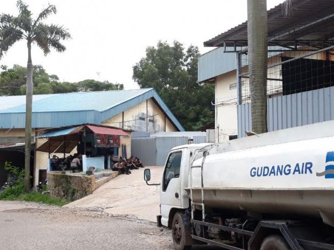 Polisi Berjaga di Lokasi Kebakaran Batu Ampar