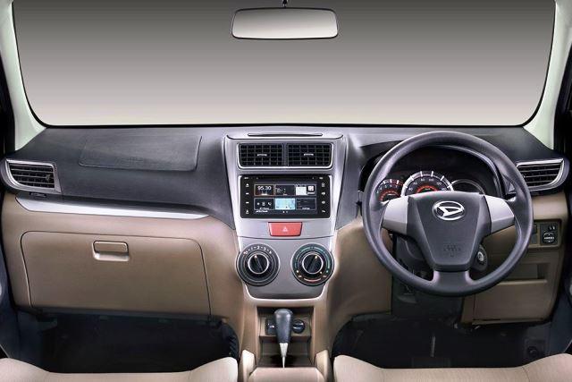 Fitur Khusus Daihatsu Xenia Permudah Pengemudi Angkat Telepon