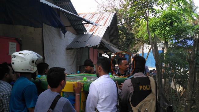 Penampakan Kasat Reskrim Polresta Ikut Gotong Mesin Gelper Usai Digerebek