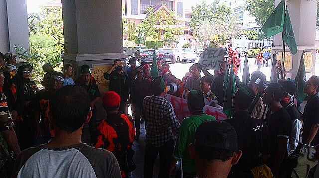 Demo di DPRD Batam, HMI Desak Pimpinan KPK Saut Situmorang Mundur