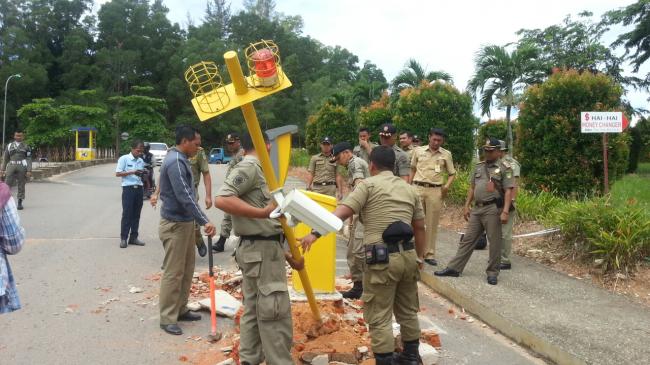 Portal Dibongkar Paksa, Pengelola Parkir Tiban Centre Merugi Miliar Rupiah