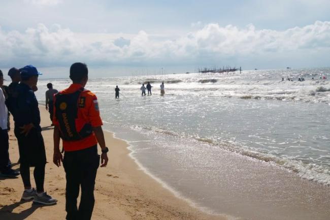 Hasil Pencarian Dua Warga Dabo Hilang Terseret Ombak Nihil