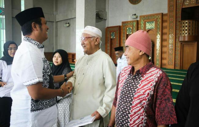 2.092 Imam, Penjaga Masjid dan Guru Ngaji Terima Insentif Pemkab Bintan