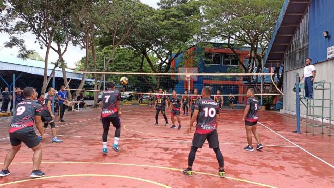 Lanal TBK vs Bea Cukai Karimun Adu Ketangkasan Tanding Bola Voli