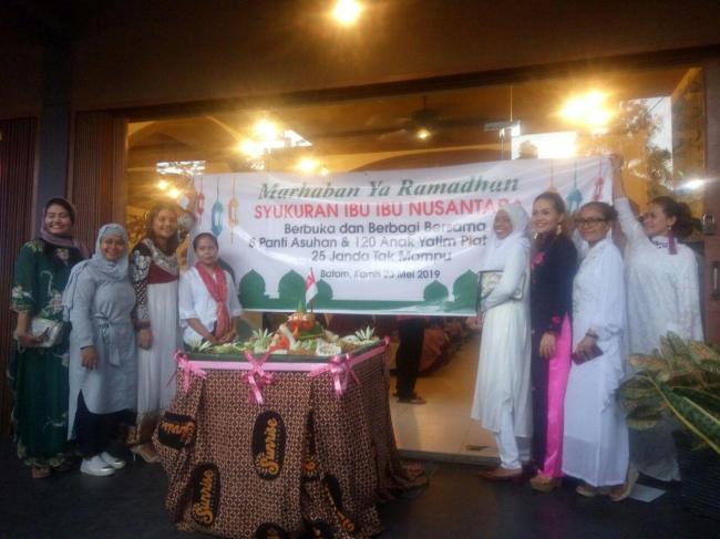 Ibu-ibu Nusantara Batam Syukuri Kemenangan Jokowi-Maruf