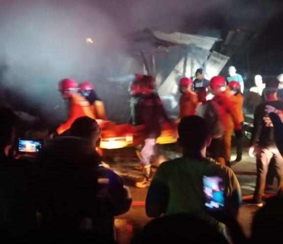 Jenazah Korban Kebakaran Toko di Natuna Dievakuasi