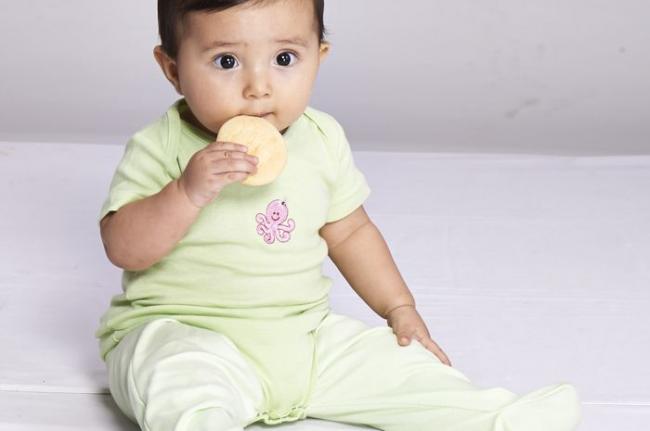 Ternyata Makan Biskuit Bisa Bikin Gigi Anak Jadi Terstimulasi Lho, Mom!