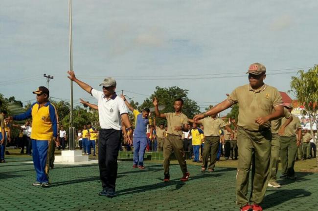 TNI dan Polisi Kompak Joget Maumere di Karimun