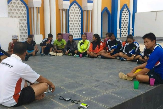 Atlet Berprestasi di Kejurda Dapat Bonus, Pelatih Atletik Lingga Kerja Bakti