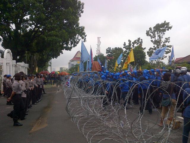Wah, Pengamanan Demo Buruh di Batam Berlapis-lapis. Ini Formasinya