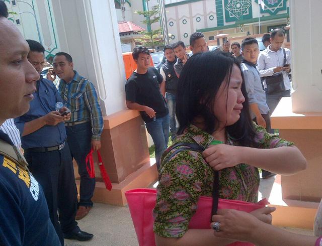 Sambil Menangis Istri Wardiaman Cegat Kasat Reskrim, Lalu Ini yang Terjadi...