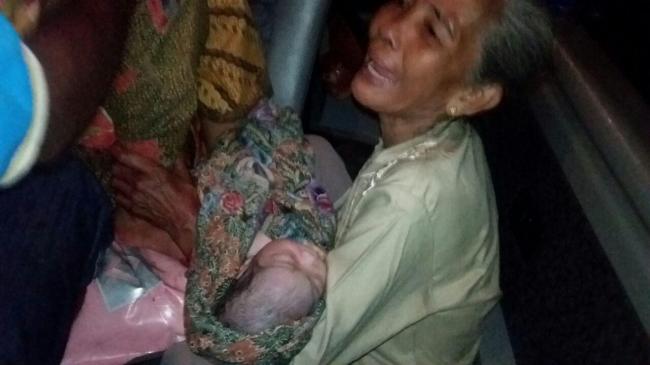 Seorang Ibu di Natuna Terpaksa Melahirkan di Atas Mobil 