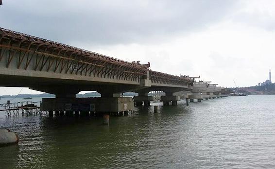 [BREAKING NEWS] Jembatan Satu Dompak Tanjungpinang Roboh