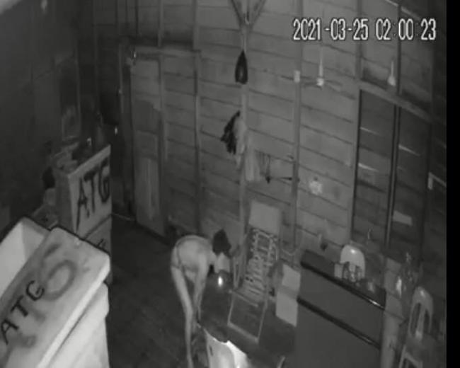 CCTV Recorded A Burglar In Action with Only Underwear in Tanjungpinang