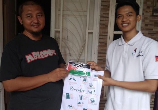 Cegah Penularan Covid-19, KNRP Kepri Bagikan Masker ke Warga
