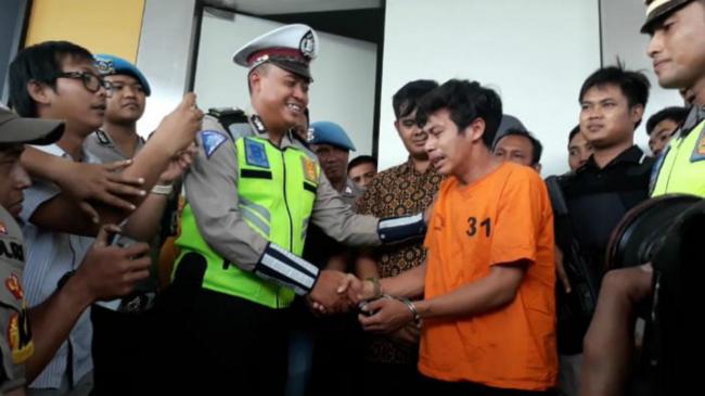 Usai Banting Motor, Adi Saputra Nangis dan Minta Maaf ke Polisi