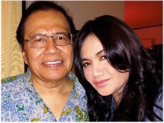 Foto Mesra Menko Rizal Ramli dan Artis Cornelia Agatha Beredar