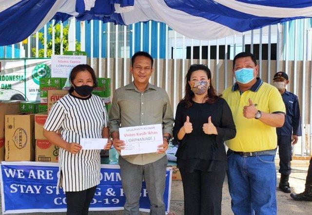 Warga Kampung Tua dan Panti Asuhan Terima Bantuan Sembako dari Komunitas Singapura
