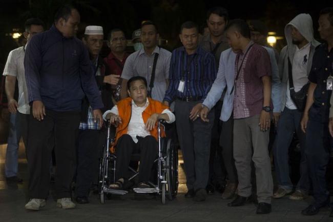 Pakai Kursi Roda, Setya Novanto Masuk Rutan KPK