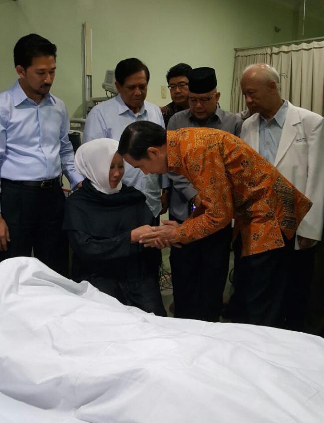 Jokowi Langsung Melayat Almarhum Sani di RS Abdi Waluyo
