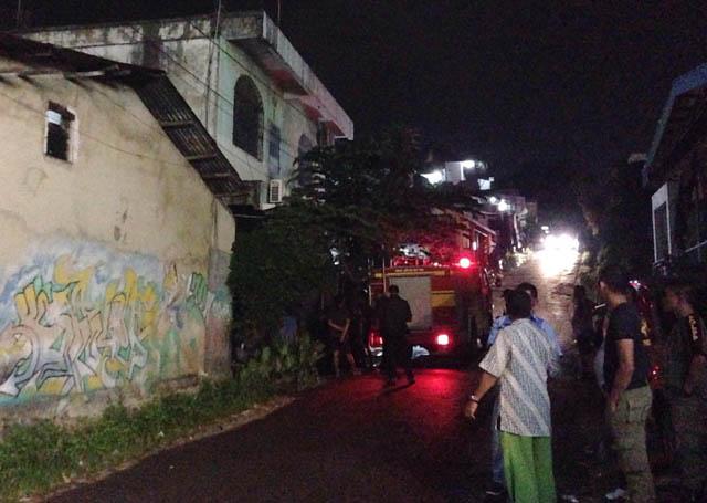 Kebakaran, Satu Rumah di Bengkong Nyaris Rata Tanah