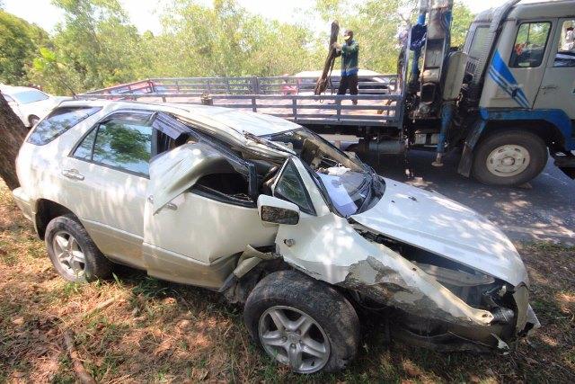 Toyota Harrier Terbalik di Southlink, 4 Orang Luka Parah