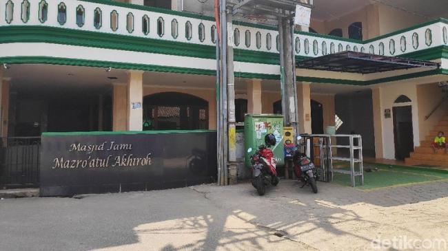 Lepas, Sapi Kurban di Depok Terobos Barisan Jemaah yang Sedang Salat Id