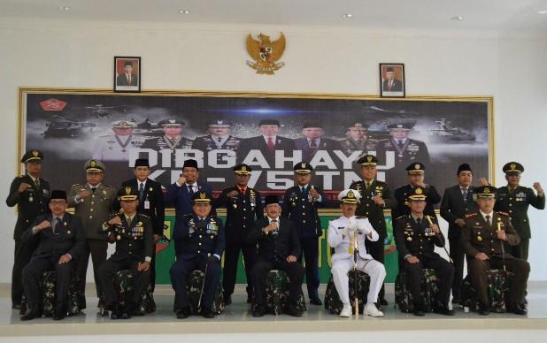 Dandim Natuna Ajak TNI Jaga Kekompakan
