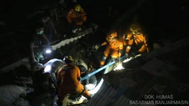 Dramatis! Gadis Ditemukan Selamat Peluk Jasad Ibunya Usai Gempa Palu