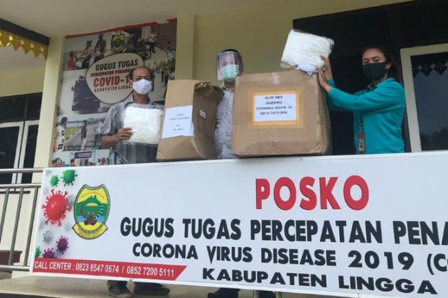 Tionghoa Singkep Bersatu Serahkan Bantuan APD untuk Tim Gugus Tugas Covid-19 Lingga