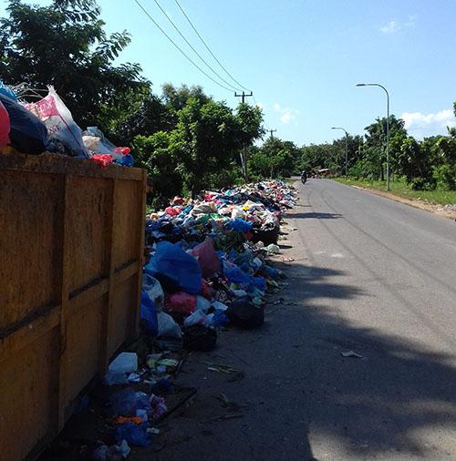 Lebaran, Sampah Menumpuk Parah di Sejumlah Perumahan dan TPS