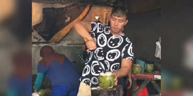 Ruri Vokalis Repvblik, Lama Tak Muncul Kini Jual Kelapa Muda