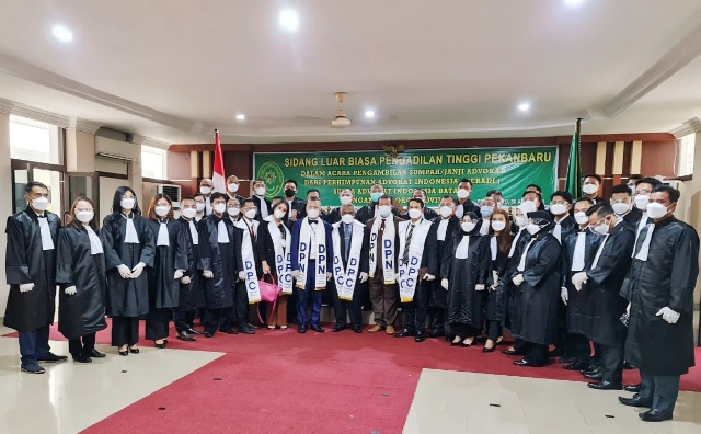 36 Advokat DPC Peradi SAI Batam Disumpah di Pengadilan Tinggi Riau