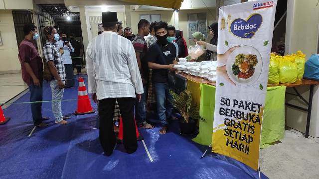 Alfamart-Bebelac Bagikan 55.555 Paket Nutrisi Buka Puasa dari Sabang-Merauke